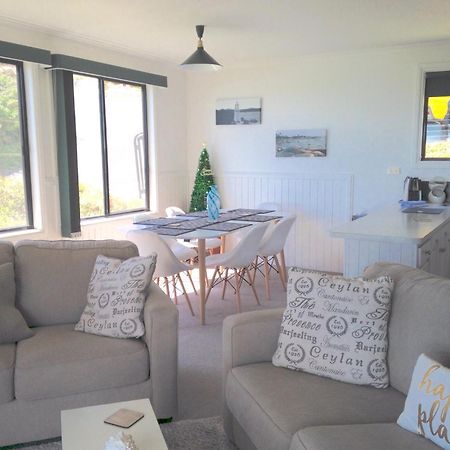 Kingfisher Cottage Beachfront At The Binalong Bay Eksteriør billede