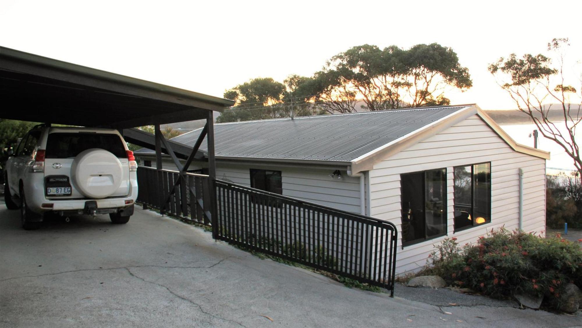 Kingfisher Cottage Beachfront At The Binalong Bay Eksteriør billede