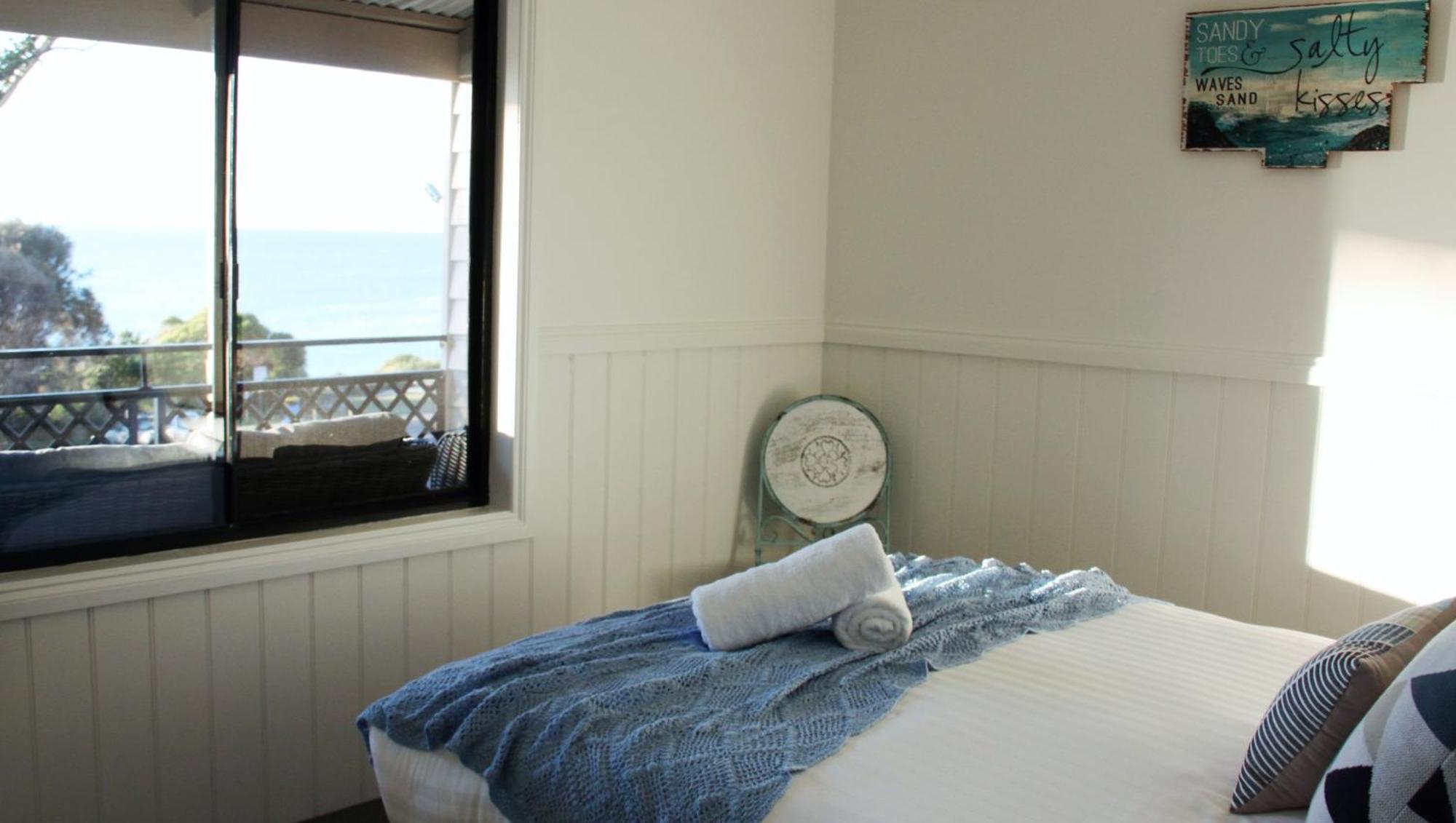 Kingfisher Cottage Beachfront At The Binalong Bay Eksteriør billede