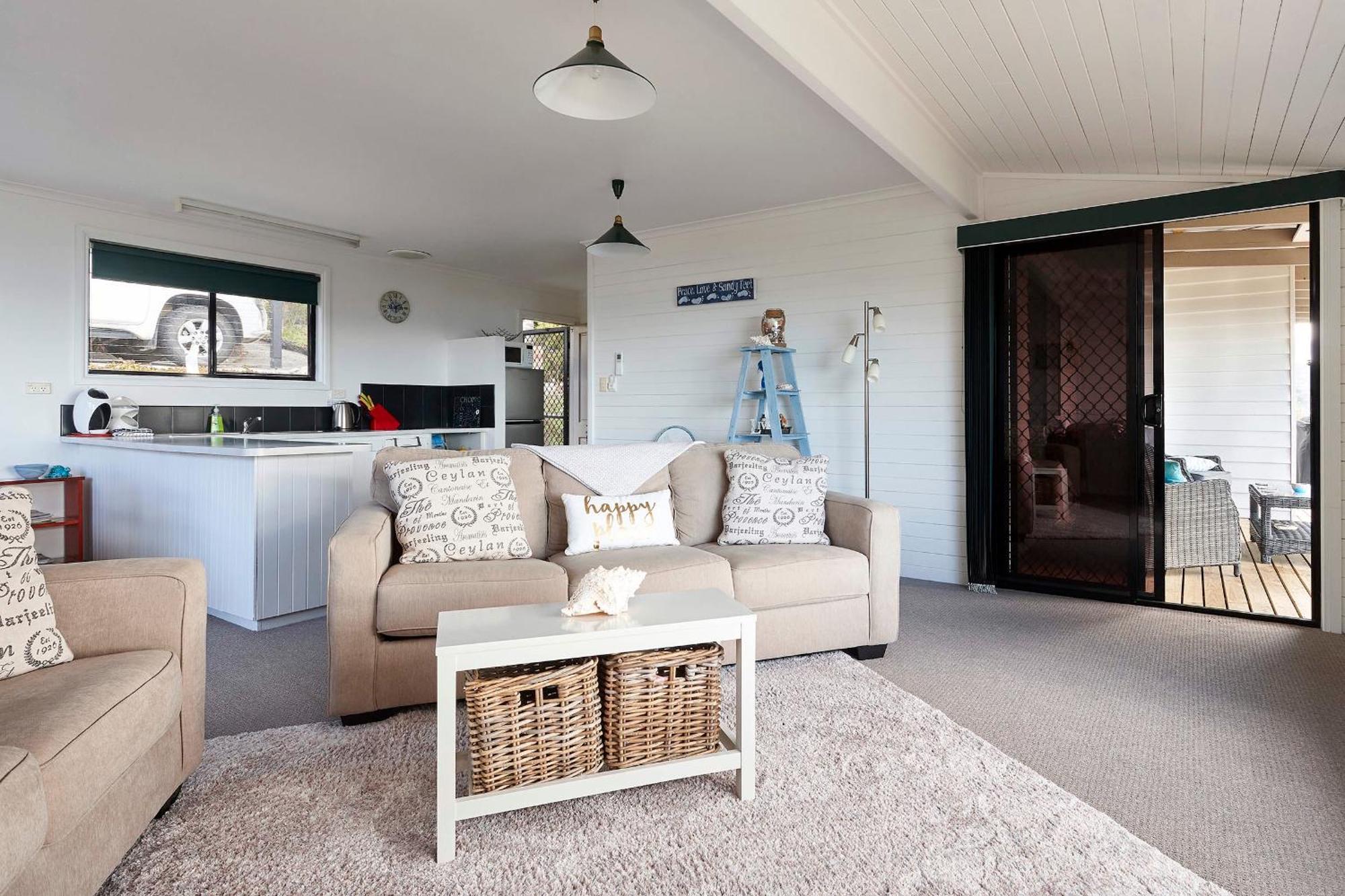 Kingfisher Cottage Beachfront At The Binalong Bay Eksteriør billede